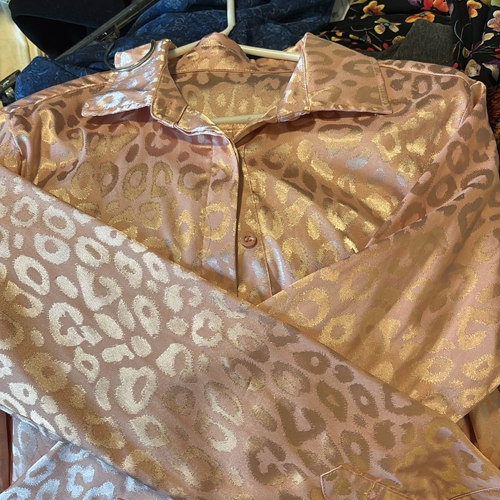Pink cheeta button up